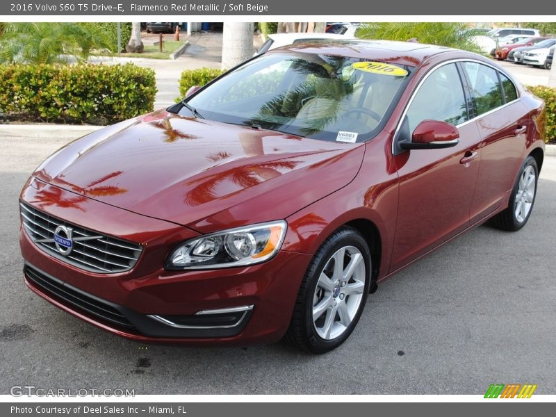 Flamenco Red Metallic / Soft Beige 2016 Volvo S60 T5 Drive-E