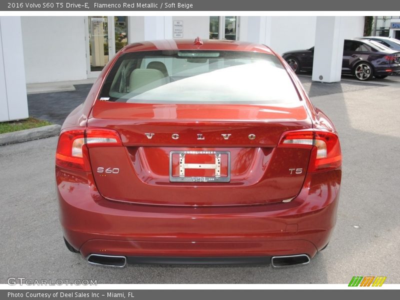 Flamenco Red Metallic / Soft Beige 2016 Volvo S60 T5 Drive-E