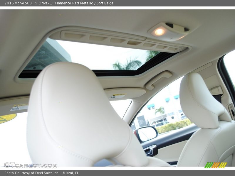 Flamenco Red Metallic / Soft Beige 2016 Volvo S60 T5 Drive-E