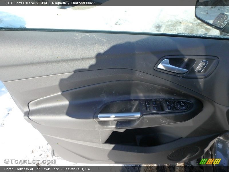 Magnetic / Charcoal Black 2018 Ford Escape SE 4WD
