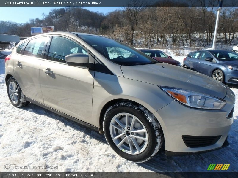 White Gold / Charcoal Black 2018 Ford Focus SE Hatch