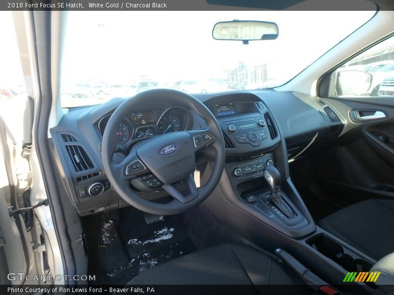 White Gold / Charcoal Black 2018 Ford Focus SE Hatch
