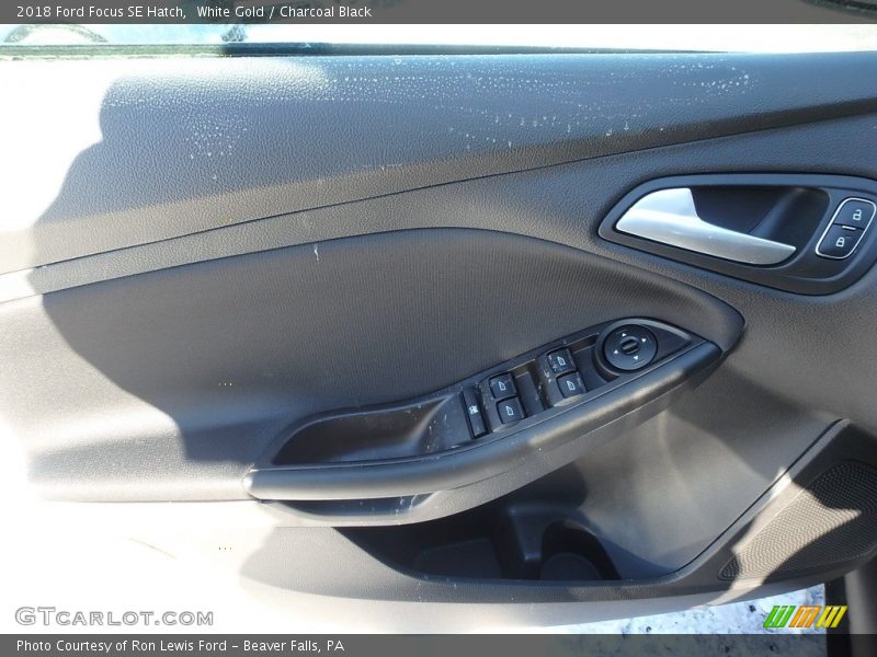 White Gold / Charcoal Black 2018 Ford Focus SE Hatch