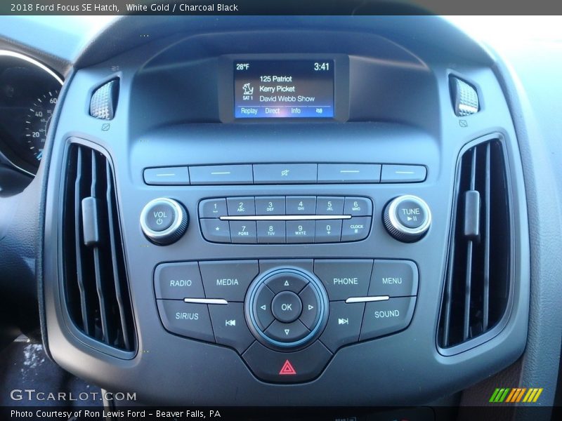 White Gold / Charcoal Black 2018 Ford Focus SE Hatch