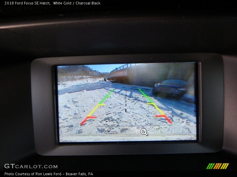 White Gold / Charcoal Black 2018 Ford Focus SE Hatch