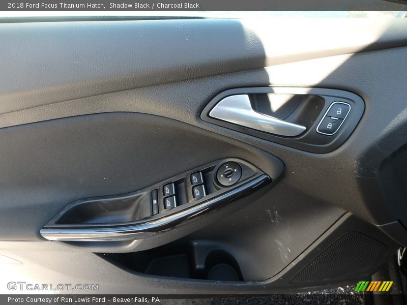 Shadow Black / Charcoal Black 2018 Ford Focus Titanium Hatch