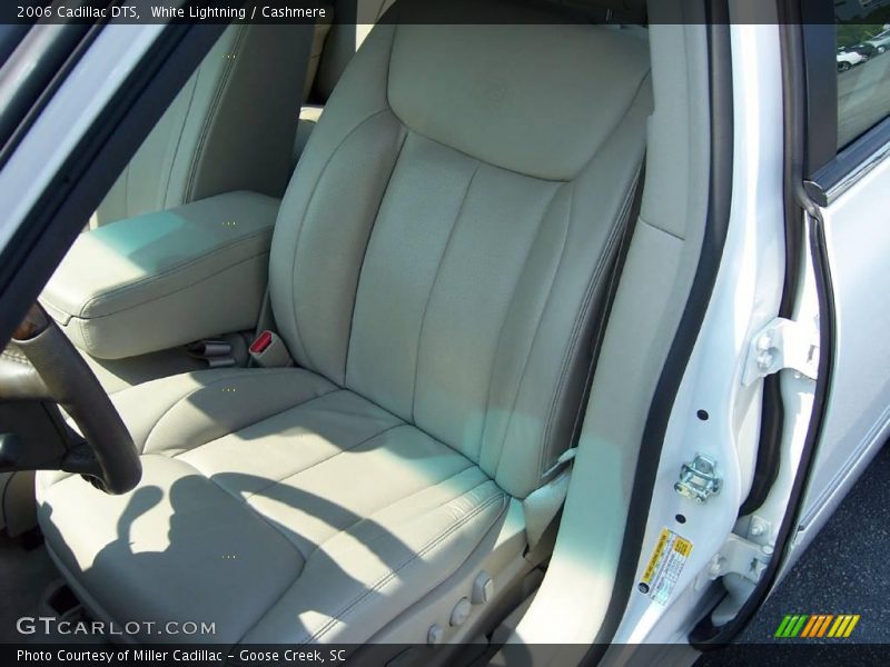 White Lightning / Cashmere 2006 Cadillac DTS