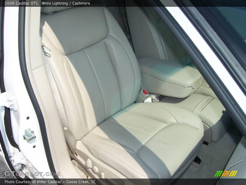 White Lightning / Cashmere 2006 Cadillac DTS