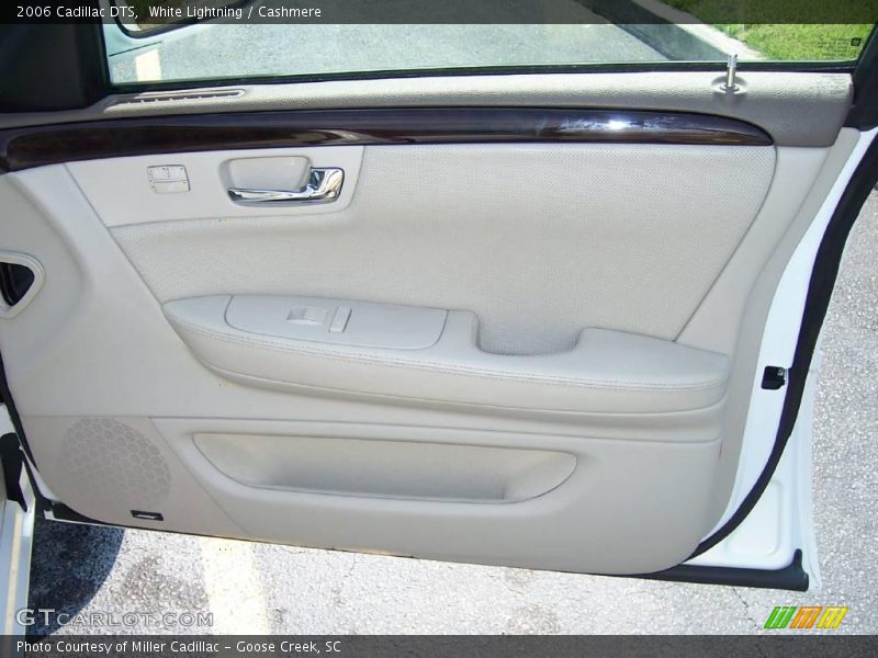 White Lightning / Cashmere 2006 Cadillac DTS
