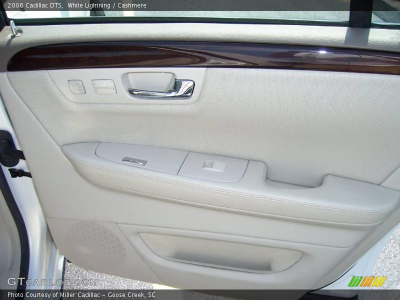 White Lightning / Cashmere 2006 Cadillac DTS