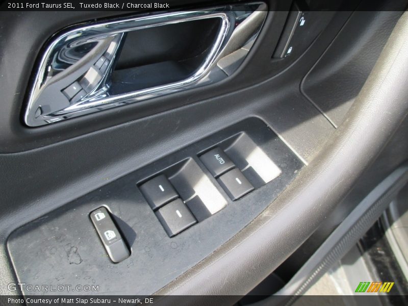 Tuxedo Black / Charcoal Black 2011 Ford Taurus SEL