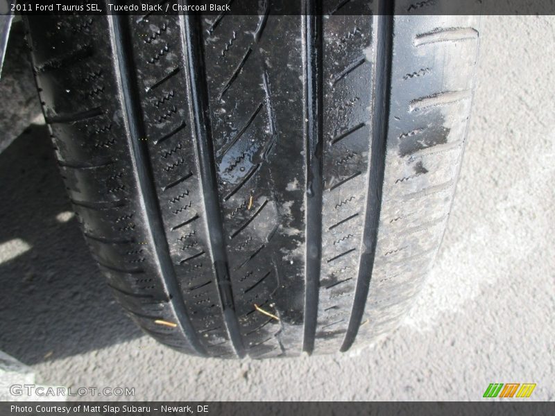 Tuxedo Black / Charcoal Black 2011 Ford Taurus SEL