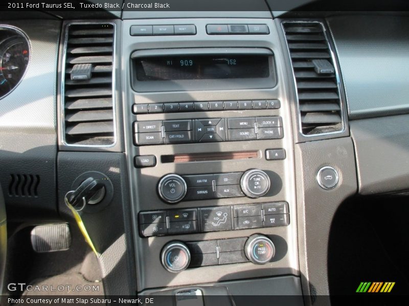 Tuxedo Black / Charcoal Black 2011 Ford Taurus SEL