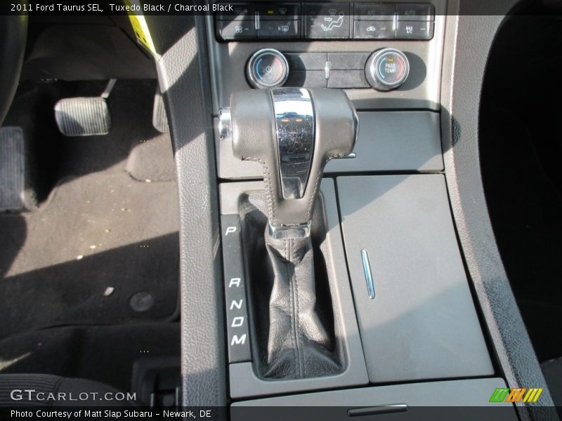Tuxedo Black / Charcoal Black 2011 Ford Taurus SEL