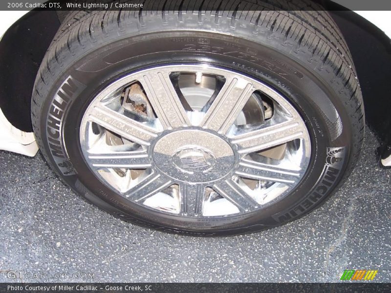 White Lightning / Cashmere 2006 Cadillac DTS