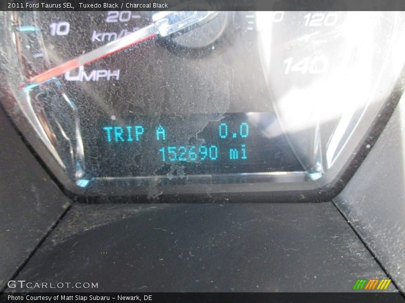 Tuxedo Black / Charcoal Black 2011 Ford Taurus SEL