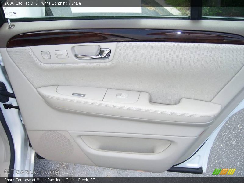 White Lightning / Shale 2006 Cadillac DTS