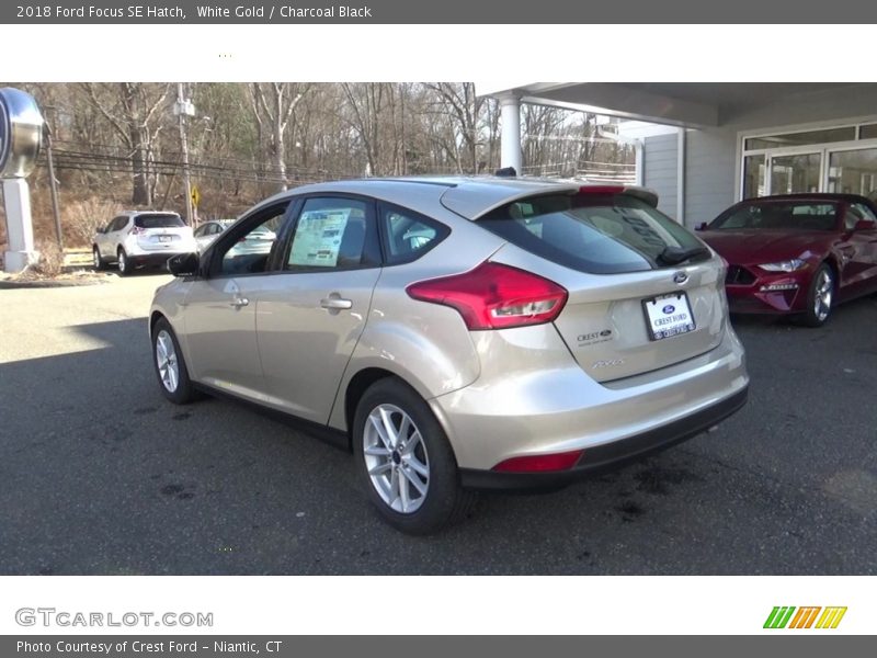 White Gold / Charcoal Black 2018 Ford Focus SE Hatch