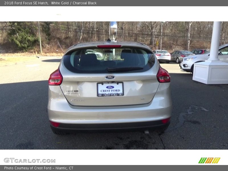 White Gold / Charcoal Black 2018 Ford Focus SE Hatch