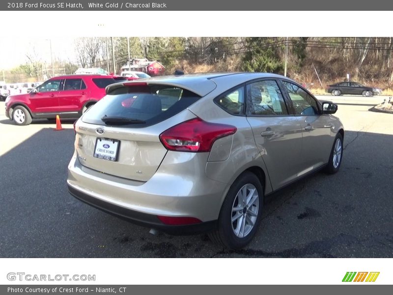 White Gold / Charcoal Black 2018 Ford Focus SE Hatch