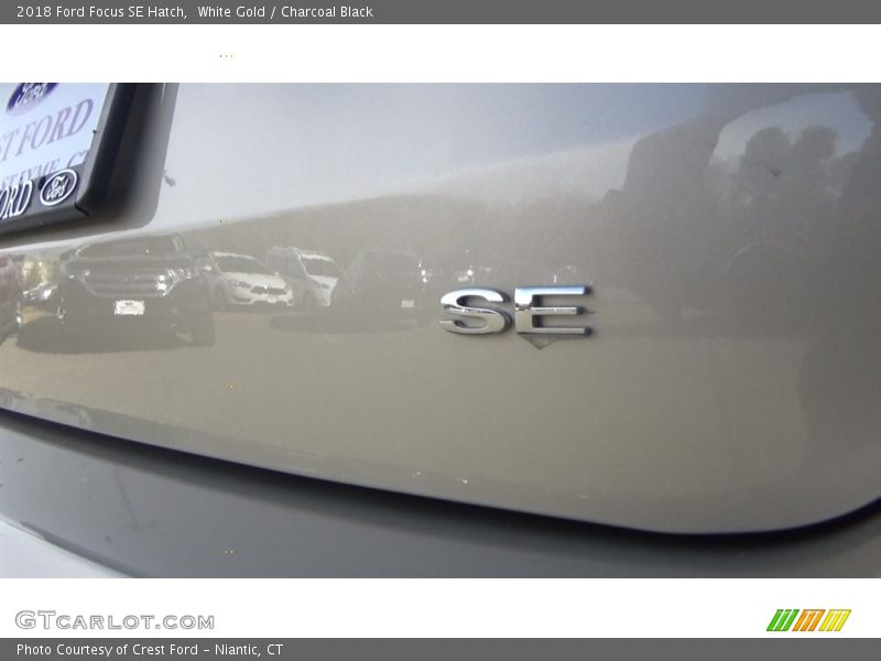 White Gold / Charcoal Black 2018 Ford Focus SE Hatch