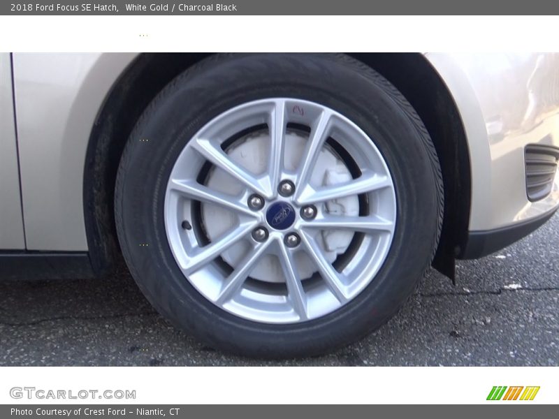 White Gold / Charcoal Black 2018 Ford Focus SE Hatch