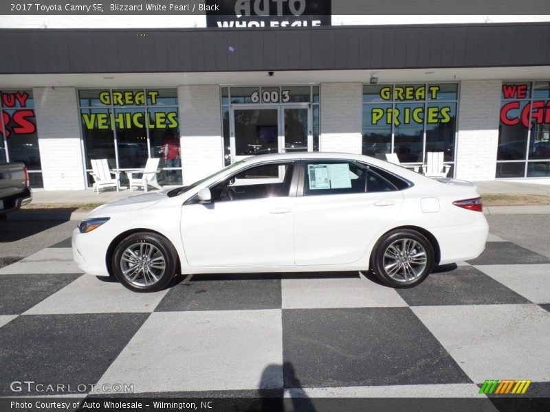 Blizzard White Pearl / Black 2017 Toyota Camry SE