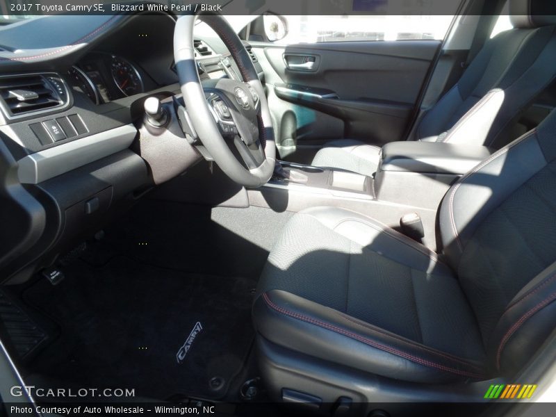 Blizzard White Pearl / Black 2017 Toyota Camry SE