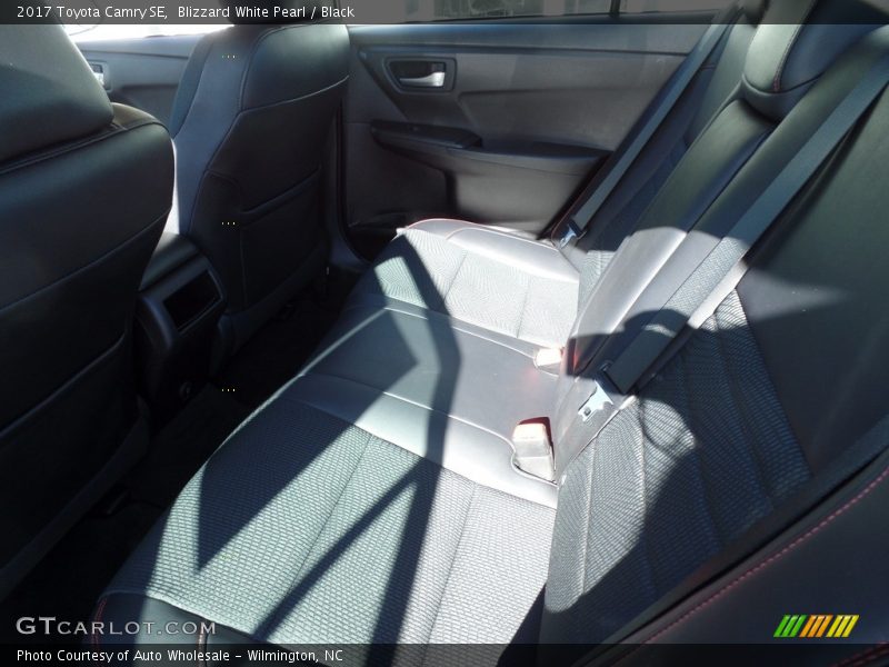 Blizzard White Pearl / Black 2017 Toyota Camry SE