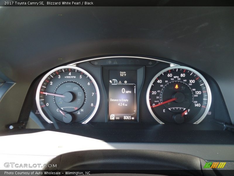 Blizzard White Pearl / Black 2017 Toyota Camry SE