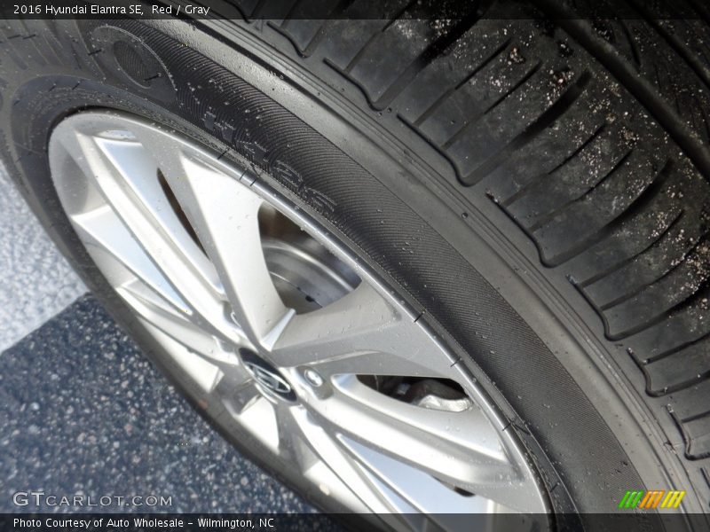 Red / Gray 2016 Hyundai Elantra SE