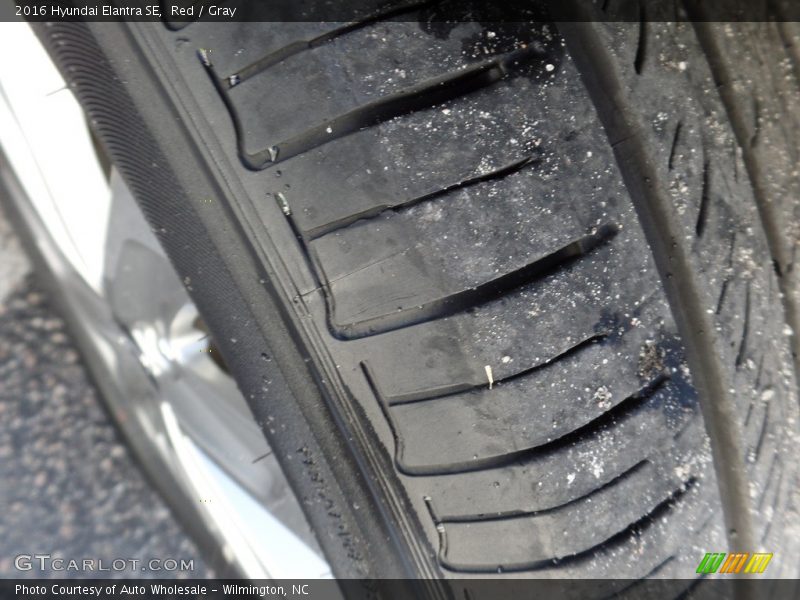 Red / Gray 2016 Hyundai Elantra SE