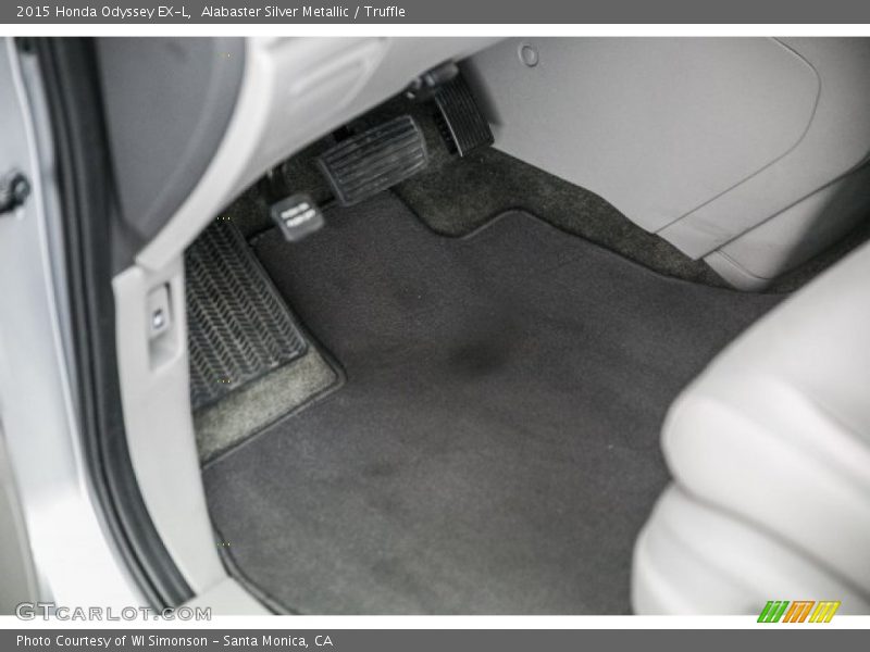 Alabaster Silver Metallic / Truffle 2015 Honda Odyssey EX-L