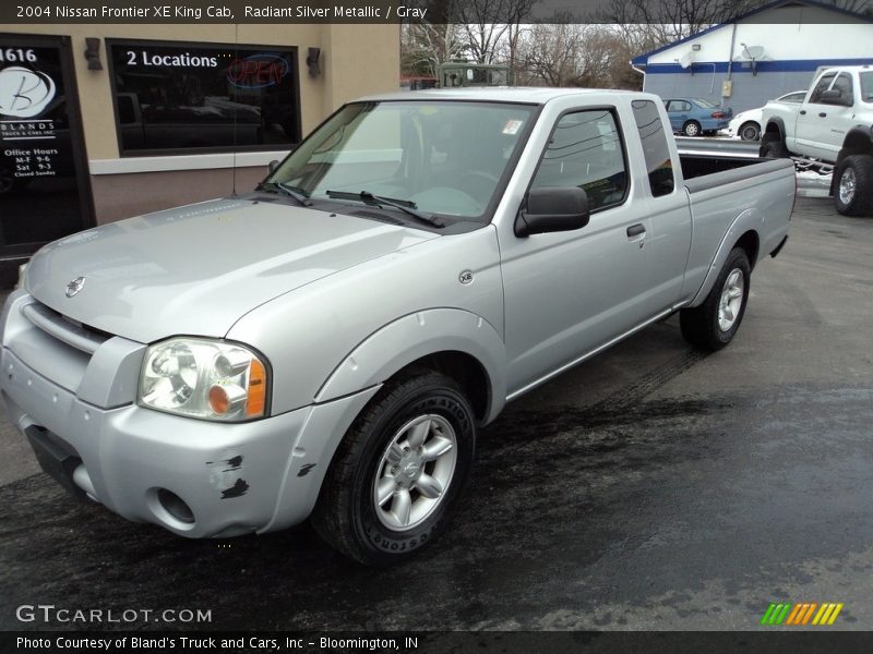 Radiant Silver Metallic / Gray 2004 Nissan Frontier XE King Cab