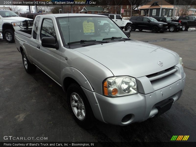 Radiant Silver Metallic / Gray 2004 Nissan Frontier XE King Cab