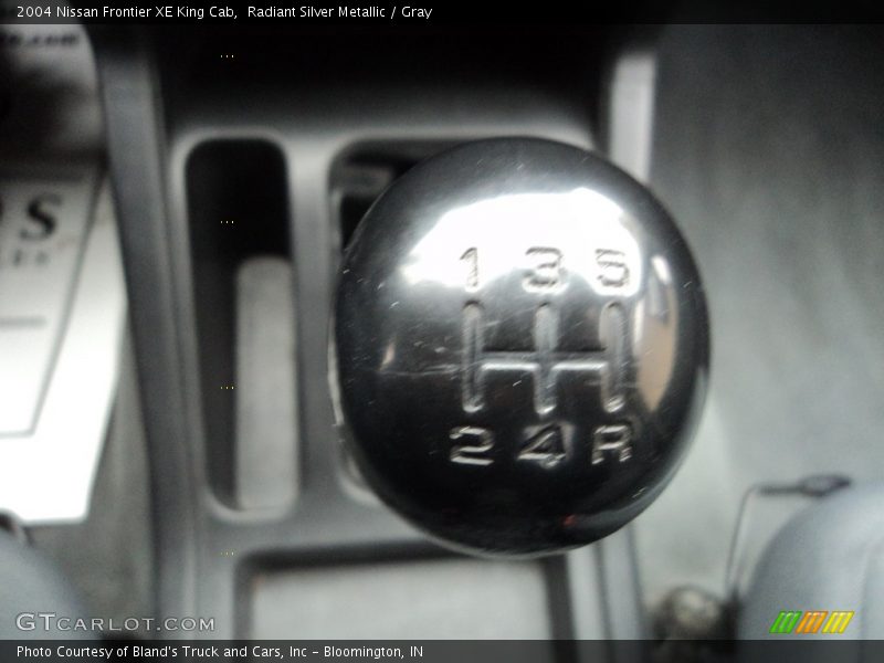 Radiant Silver Metallic / Gray 2004 Nissan Frontier XE King Cab
