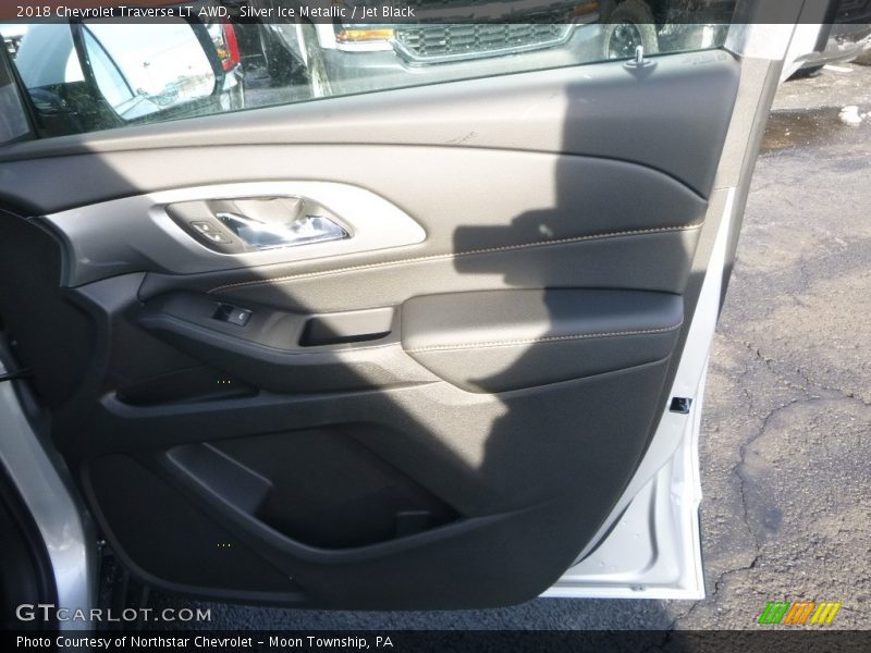 Silver Ice Metallic / Jet Black 2018 Chevrolet Traverse LT AWD
