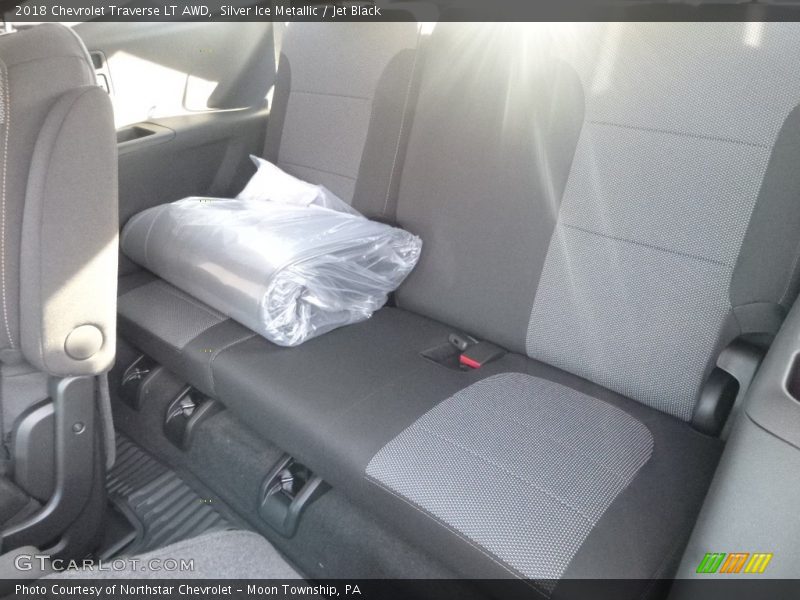 Silver Ice Metallic / Jet Black 2018 Chevrolet Traverse LT AWD