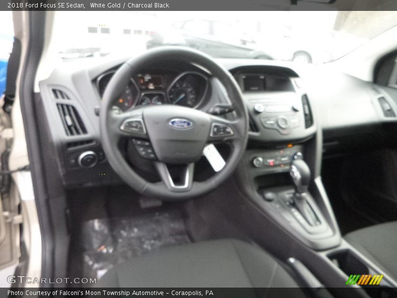 White Gold / Charcoal Black 2018 Ford Focus SE Sedan