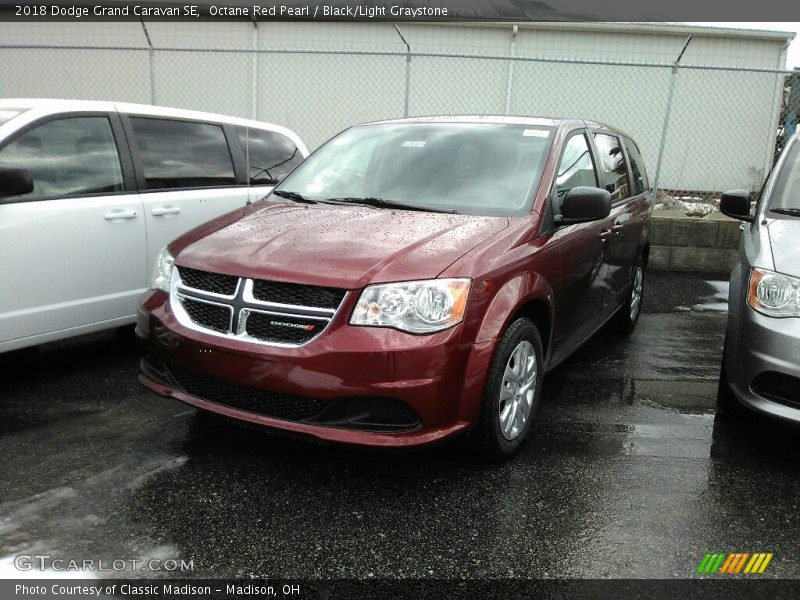 Octane Red Pearl / Black/Light Graystone 2018 Dodge Grand Caravan SE