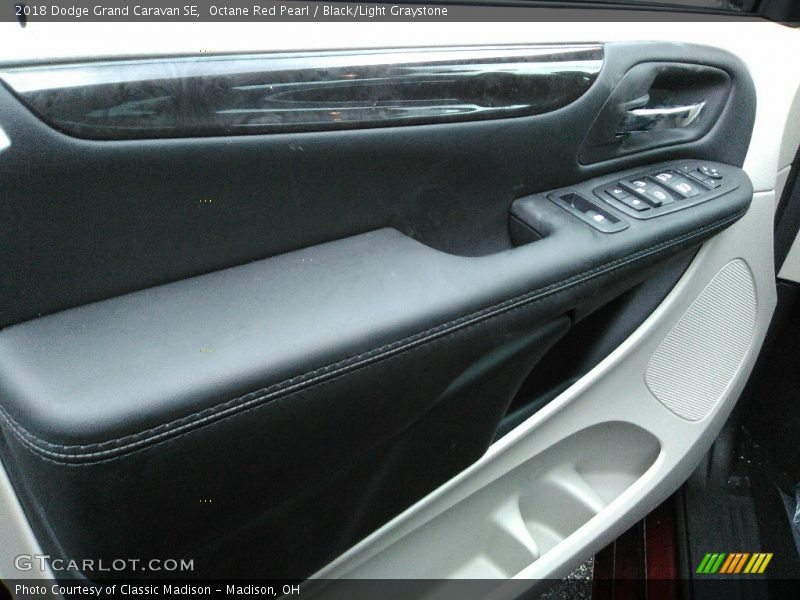 Octane Red Pearl / Black/Light Graystone 2018 Dodge Grand Caravan SE