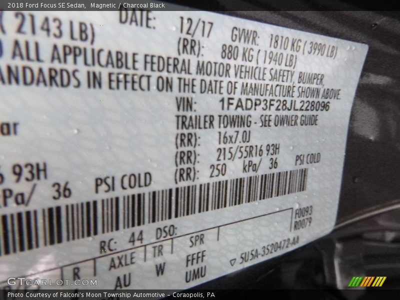 Magnetic / Charcoal Black 2018 Ford Focus SE Sedan