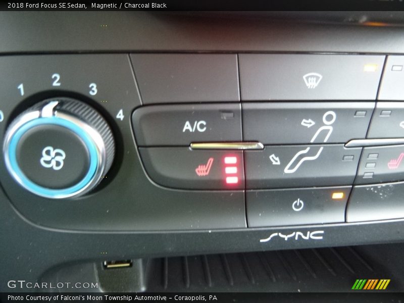 Magnetic / Charcoal Black 2018 Ford Focus SE Sedan