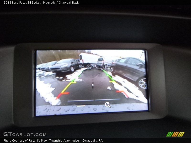 Magnetic / Charcoal Black 2018 Ford Focus SE Sedan