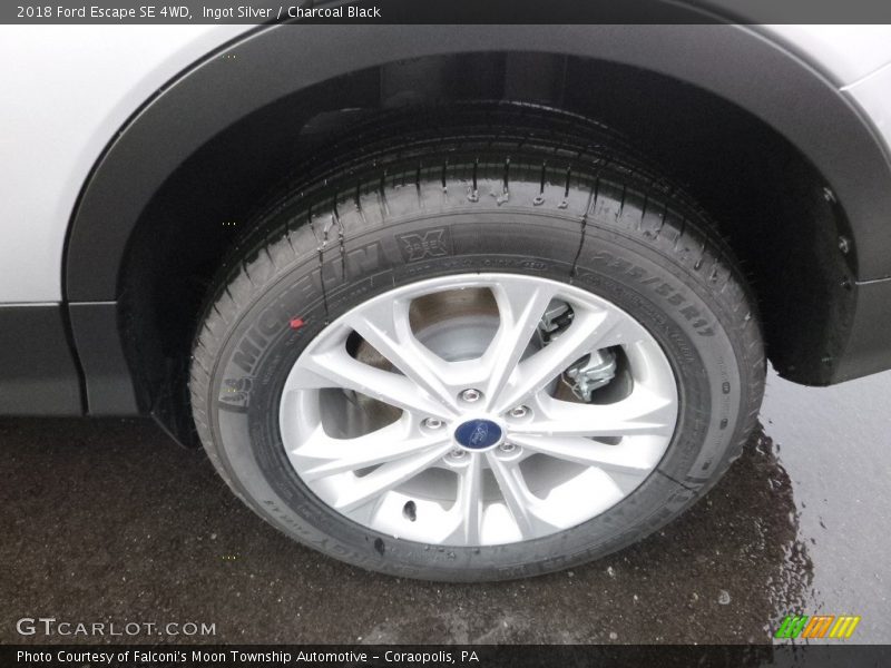 Ingot Silver / Charcoal Black 2018 Ford Escape SE 4WD