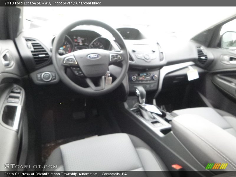 Ingot Silver / Charcoal Black 2018 Ford Escape SE 4WD