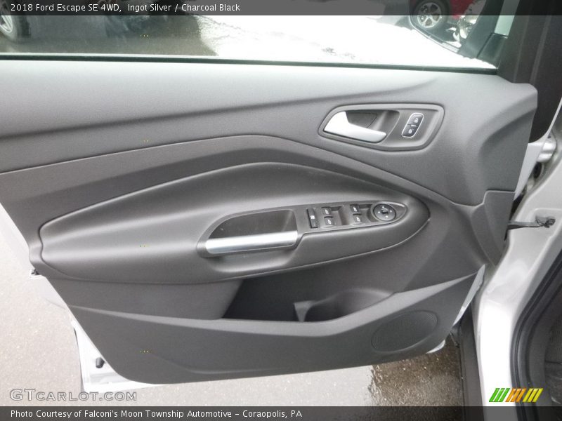 Ingot Silver / Charcoal Black 2018 Ford Escape SE 4WD