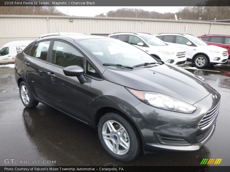Front 3/4 View of 2018 Fiesta SE Sedan