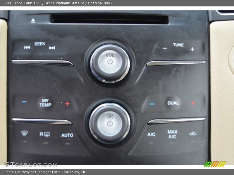 White Platinum Metallic / Charcoal Black 2015 Ford Taurus SEL