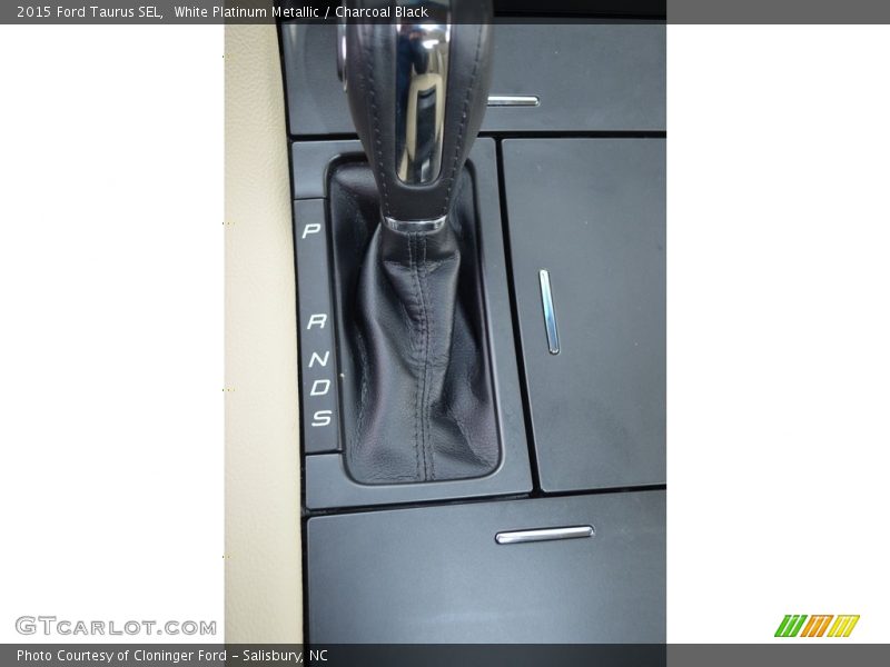 White Platinum Metallic / Charcoal Black 2015 Ford Taurus SEL